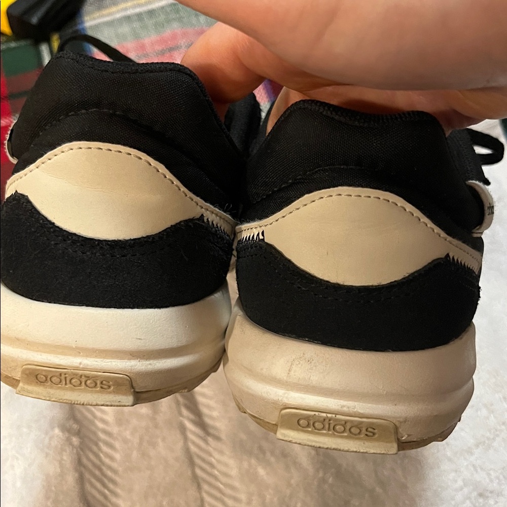 Adidas Classic Black and White Trainers - Picture 4 of 5